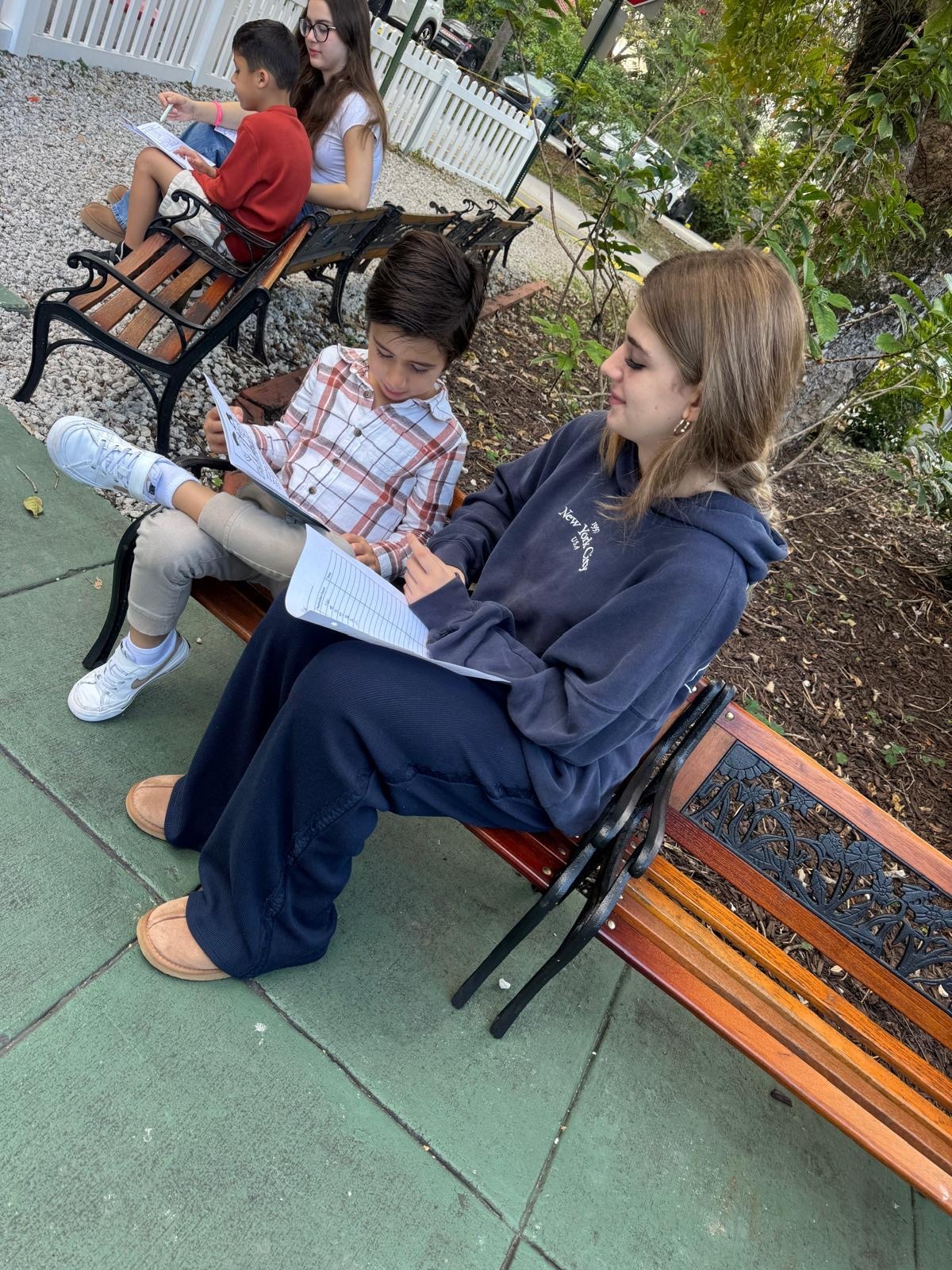 Mentoring in action at Summit-Questa Montessori! 🌟 Our middle schoolers are supporting…